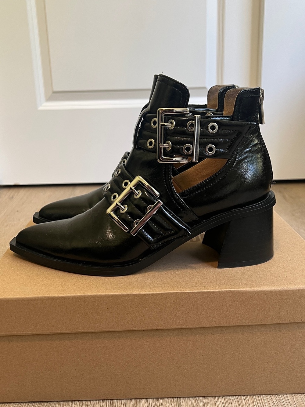 Steve Madden Grazia Black Leather Buckle Cutout Ankle Booties